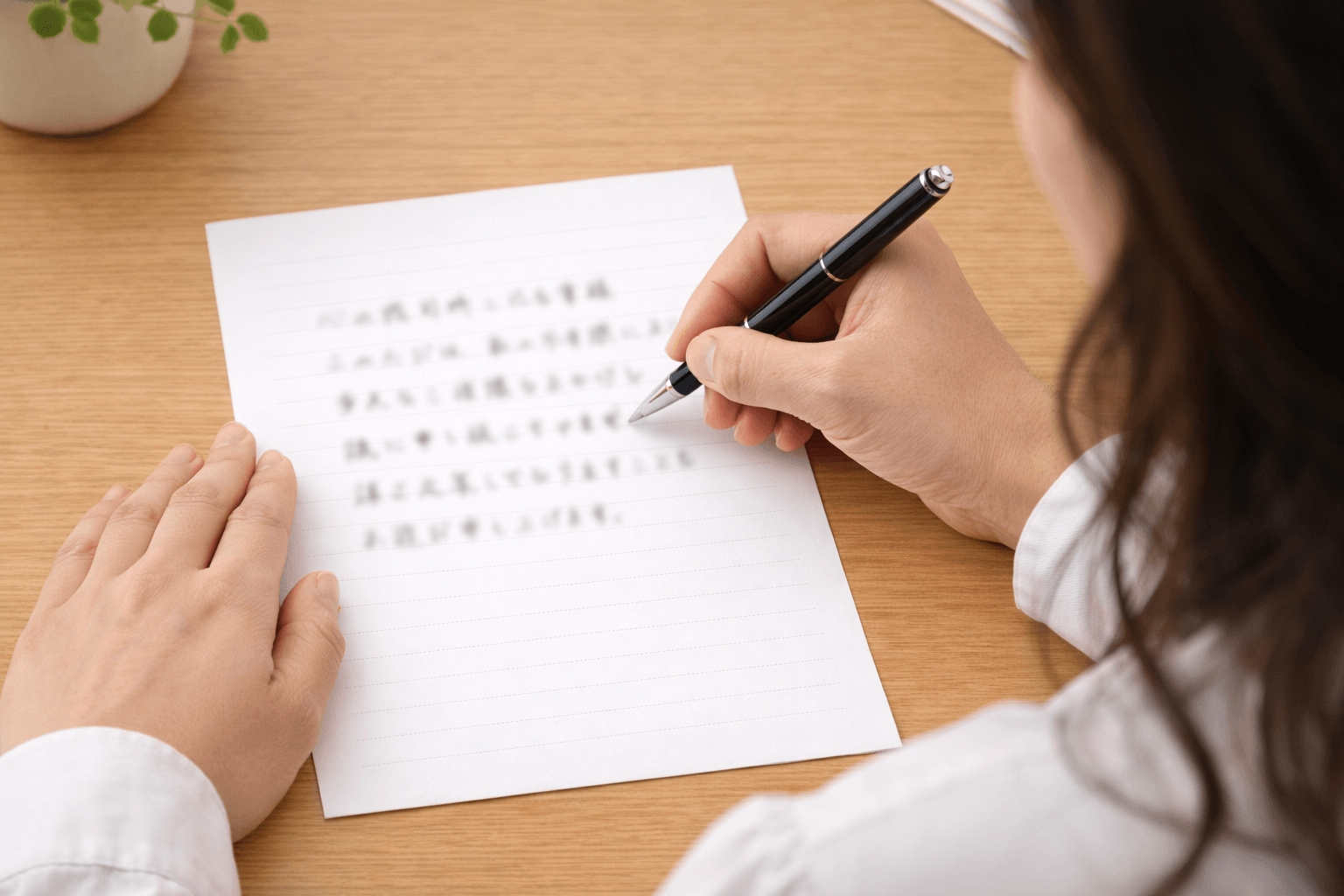 ２－２　直筆で記載することが多い（ボールペンや筆ペンで書く）